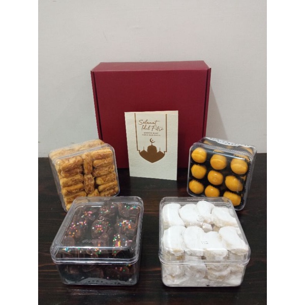 

Hampers kue lebaran isi 4 Medan