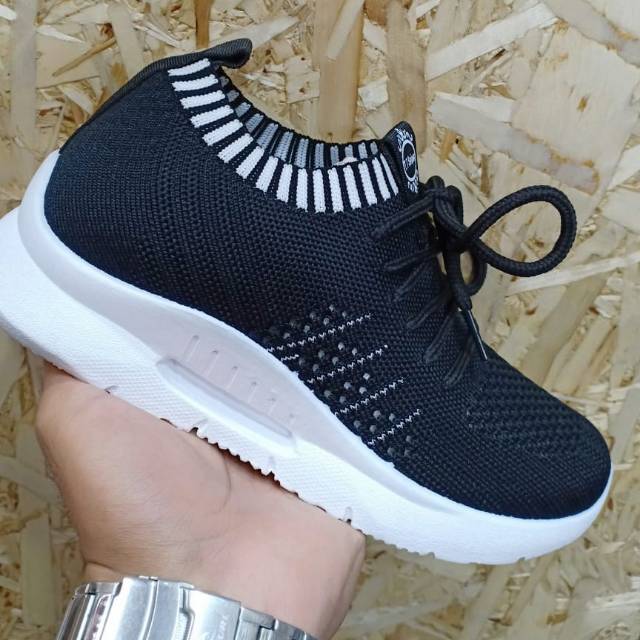 Sepatu Fashion TT.Sniper Hitam garis Putih