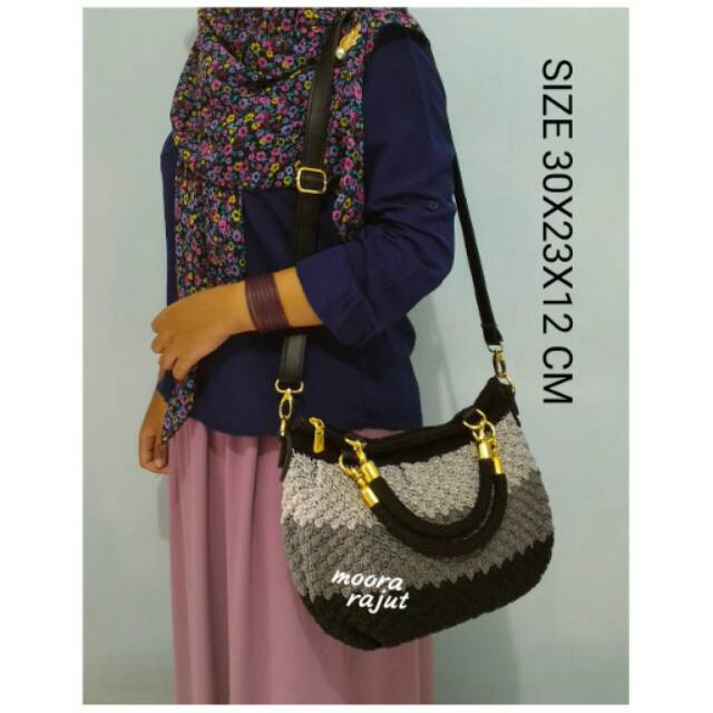 TAS RAJUT  SELEMPANG ULIR MONOKROM