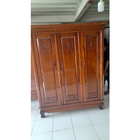LEMARI JATI 3 PINTU
