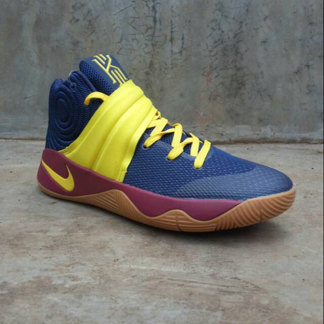 Sepatu basket kyrie 2