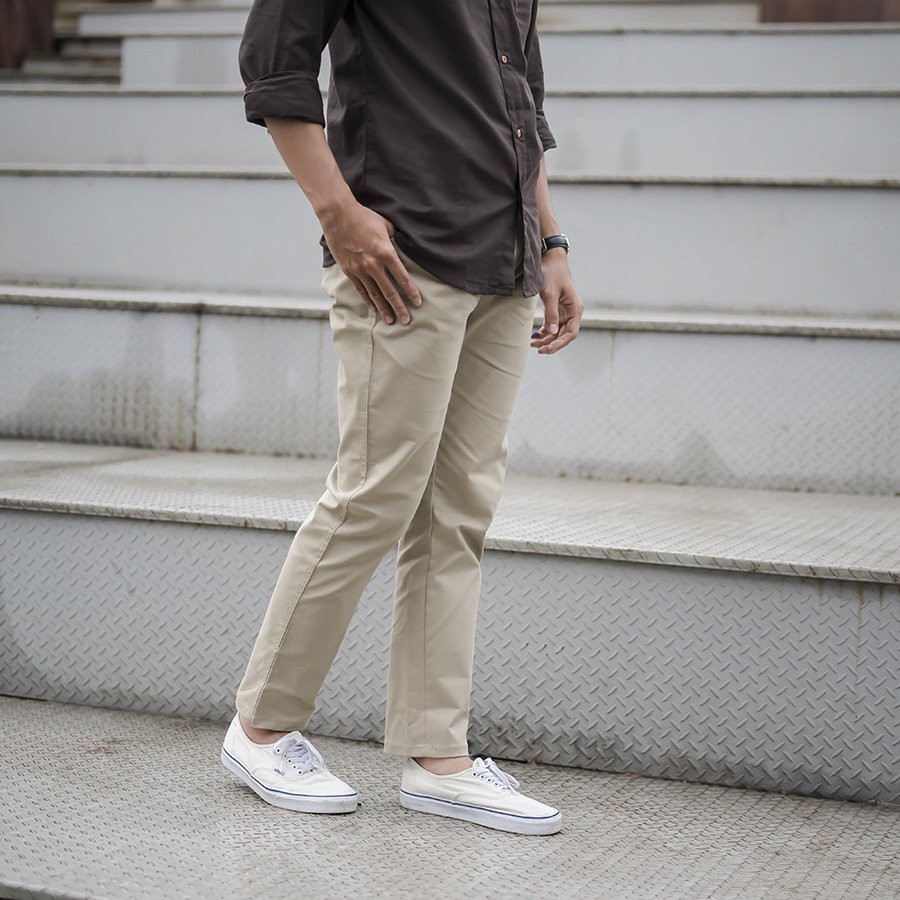 Basic Chino  Cream  Celana  panjang bahan pria kasual 
