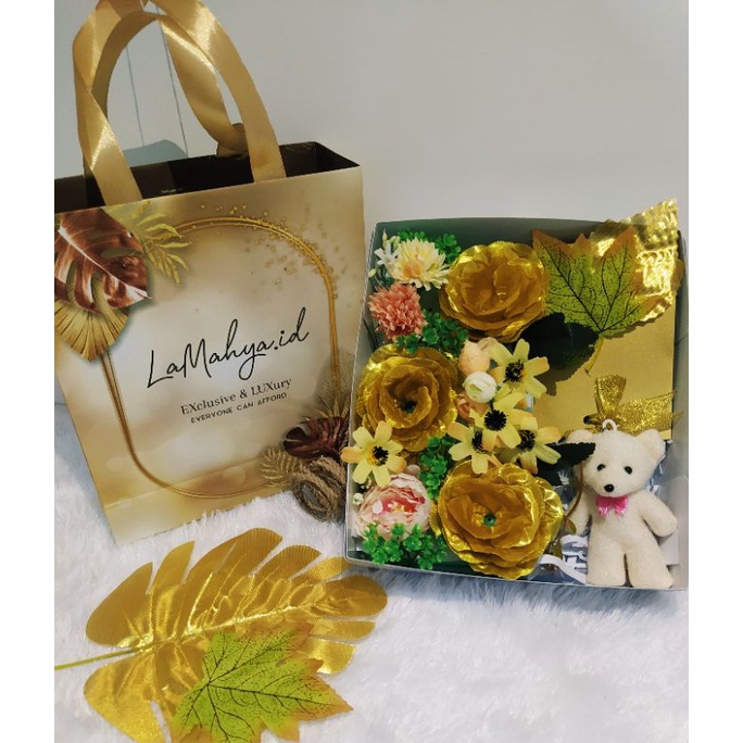 

Kotak bunga Kado Ulang Tahun Wisuda by LaMahya Gift n'Craft