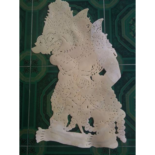 Wayang kulit asli putihan kumbokarno