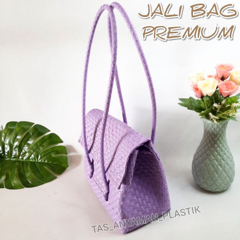 Tas Anyaman Jali Premium Murah Selempang Tutup Magnet dan Tali Bisa di Bahu