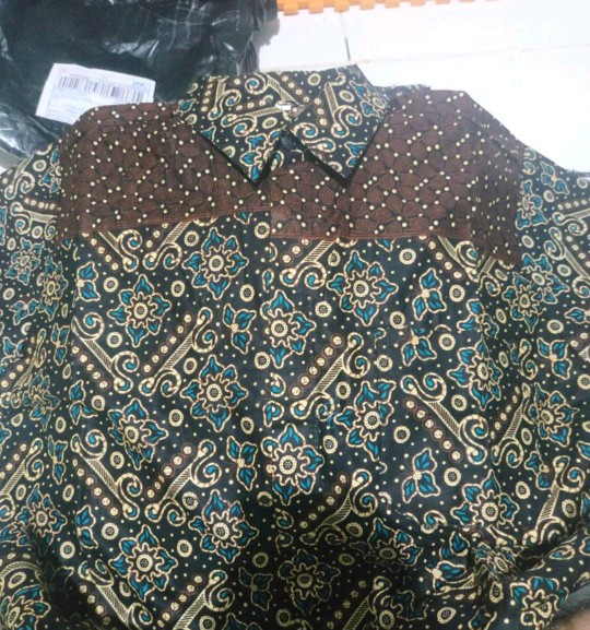 Hem Batik Pria Modern
