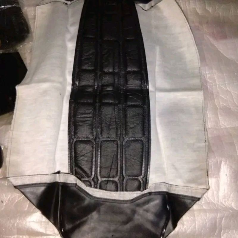 cover jok suzuki gp100 gp125