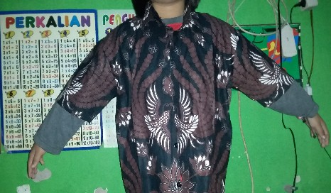 Batik Couple Keluarga • Batik Couple Keluarga Sania Ruffle Ori Ndoro Jowi Motif Dimensi Abu