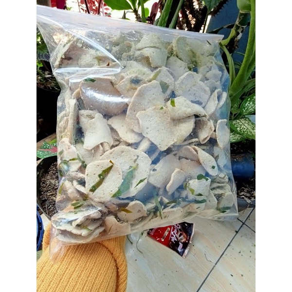 

Basreng original daun jeruk 1kg / Basreng pedas daun jeruk / Basreng / Basreng pedas