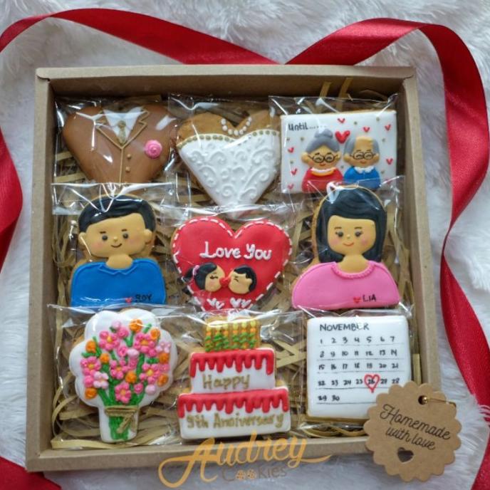 

COOKIES KADO KUE KERING GIFT ANNIVERSARY HIAS KUKIS HAMPERS GRADUATION XCD521XS