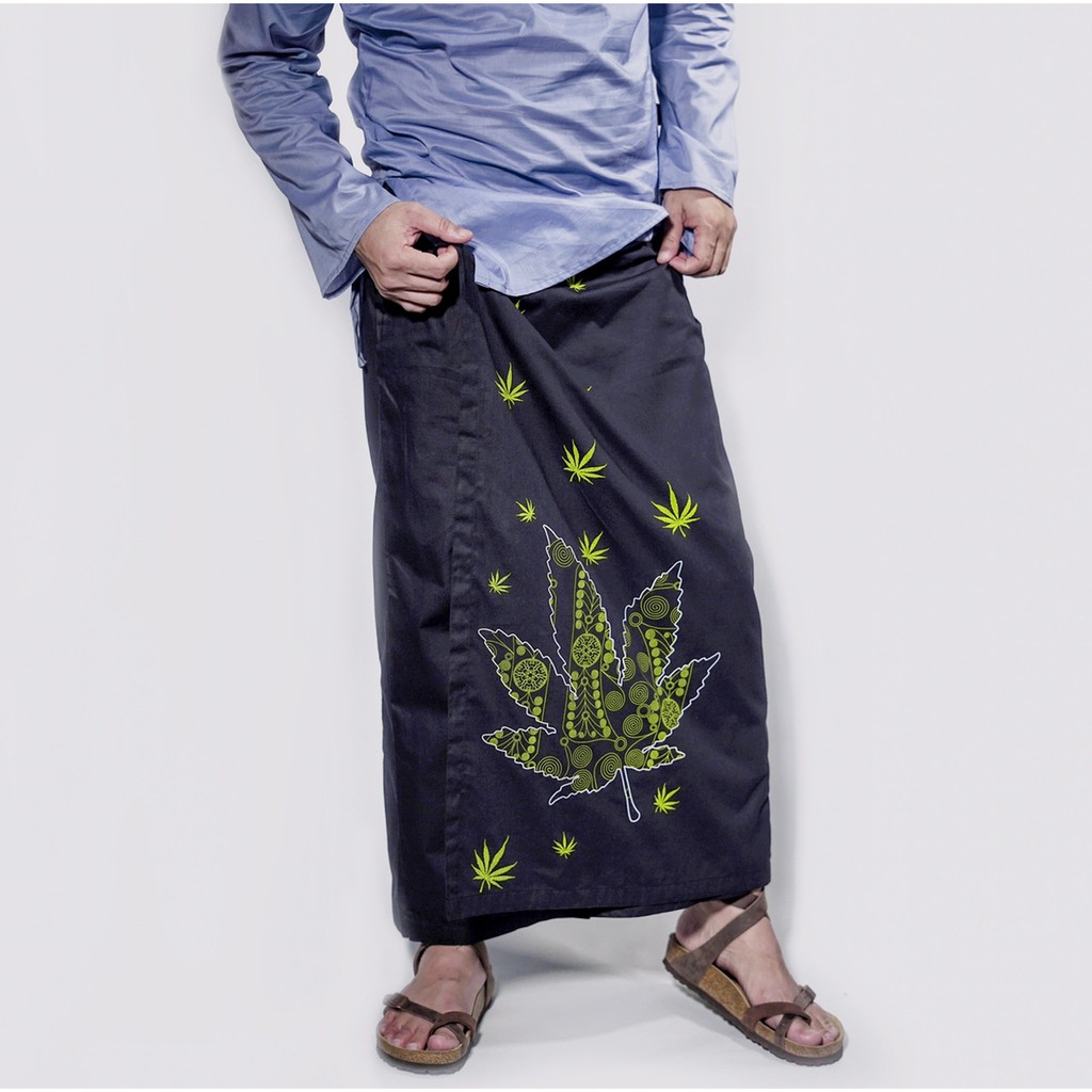 Ija Kroeng Celana Sarung Hitam Motif Sativa