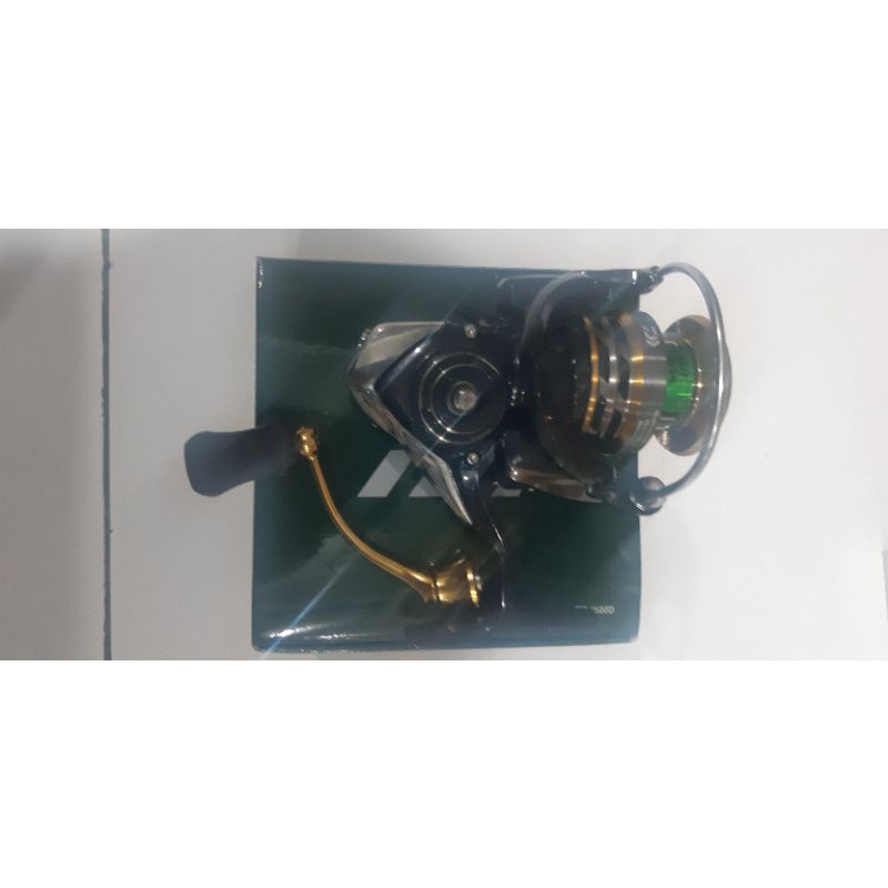 reel daiwa exceler LT 2500 power handle