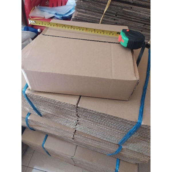 

kotak kardus kraft size 30 x 30 x 7.5 cm