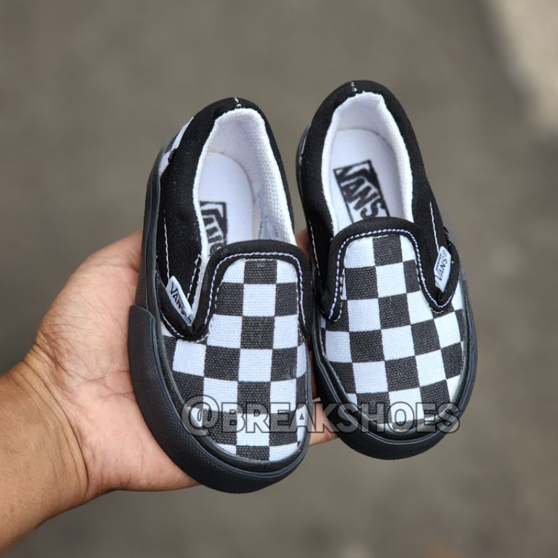 Sepatu anak slip on checkerboard full hitam