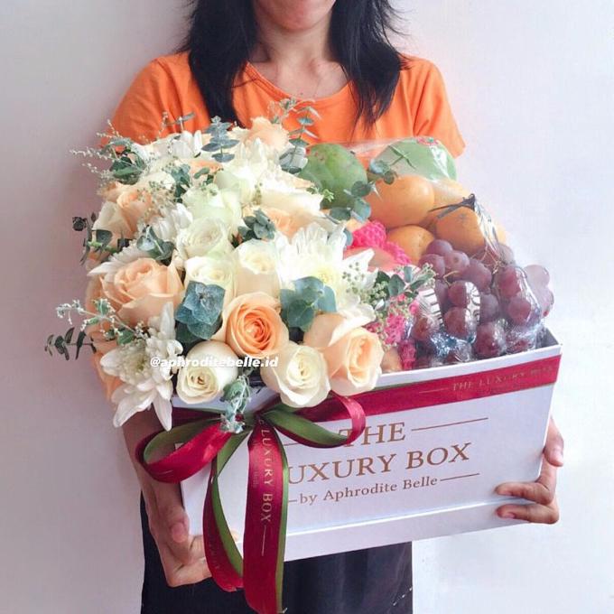 

PARCEL BUAH & BUNGA ARRANGEMENT PREMIUM / HADIAH UNTUK YANG SAKIT DFDF546563