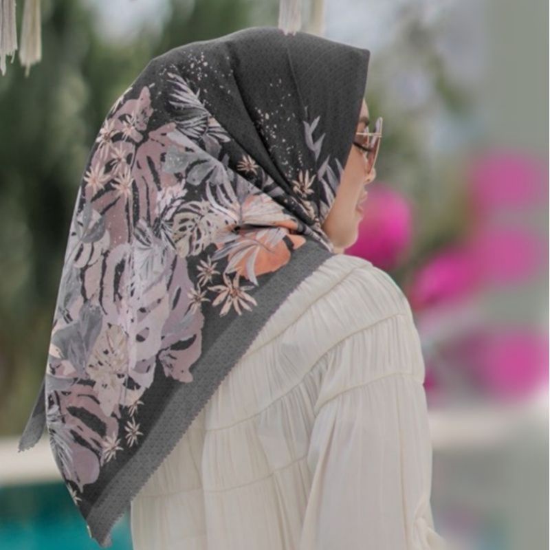 HIJAB SEGI EMPAT VOAL MOTIF DAUN TERBARU