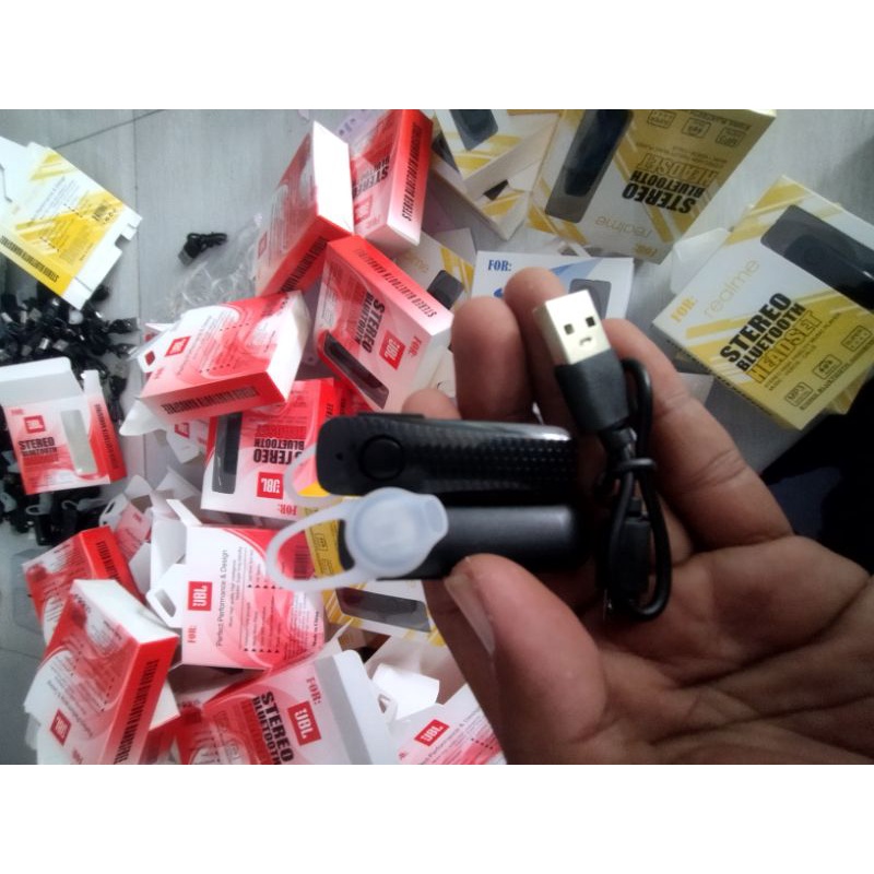 headset bluetooth murah dan simpel dipakai