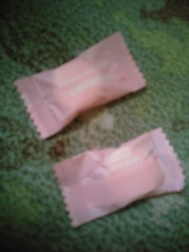 Tissue Handuk Mini Permen Travelling Liburan Kompress Towel Portable