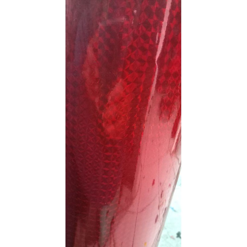 

Stiker Hologram Merah Motif Kotak