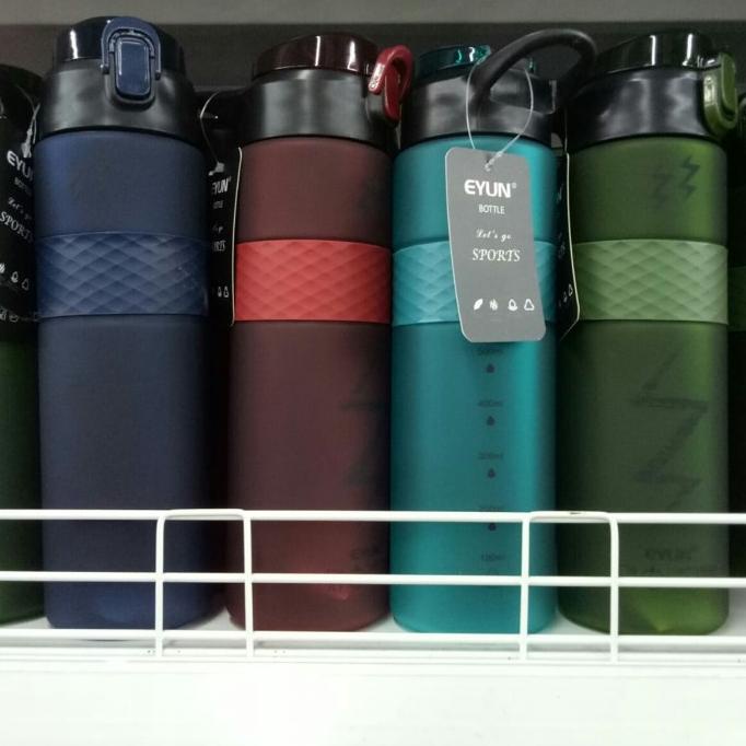 eyun botol minum ukuran sekitar 800ml