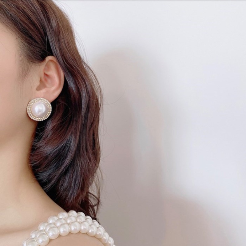 Anting Mutiara Bulat Dengan Lubang Mewah Kualitas Tinggi