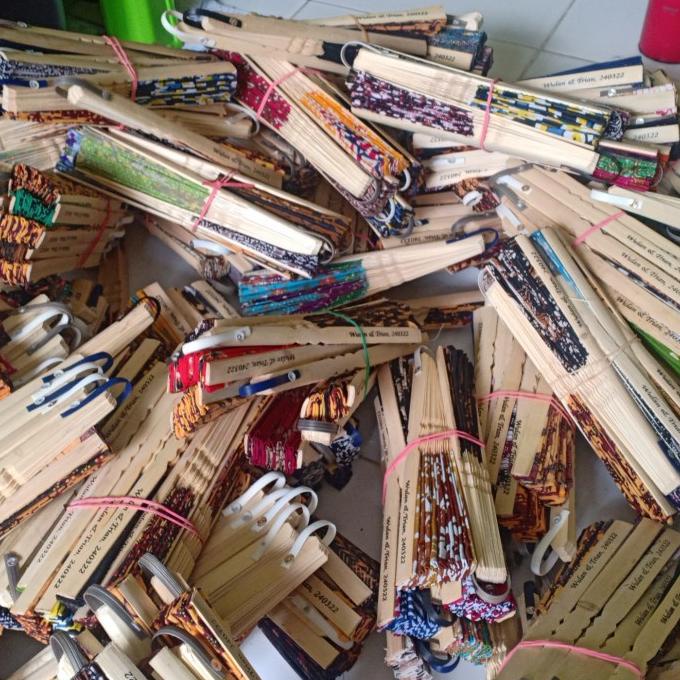 souvenir pernikahan kipas batik besar sablon nama