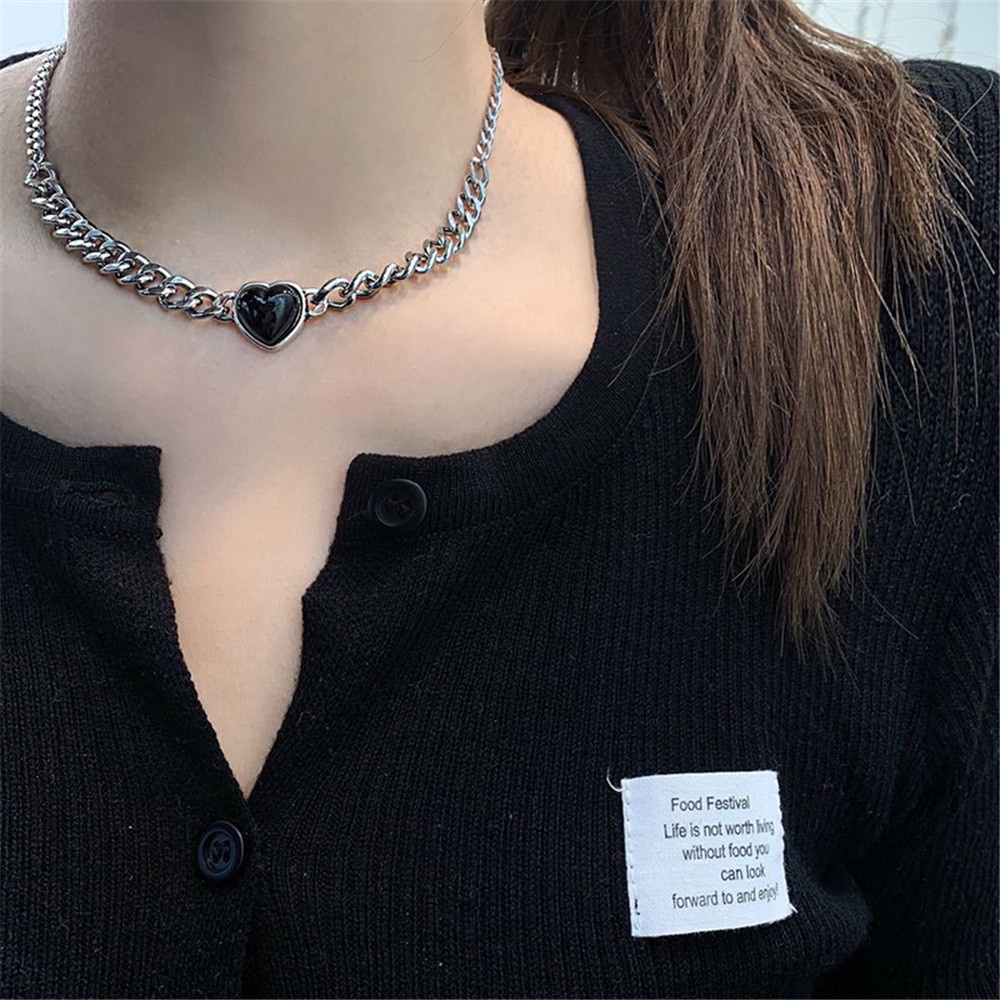 Kalung Rantai Klavikula Bahan Stainless Steel Metal Bentuk Hati Geometris Warna Hitam Gaya Eropa Amerika Untuk Wanita