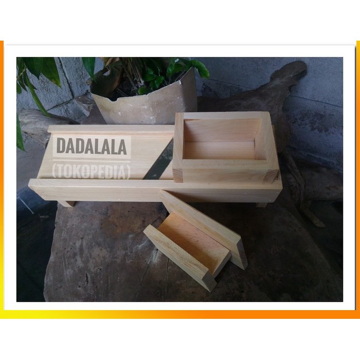 MS - Alat Pemotong Bawang Manual Dari Kayu Pinus,