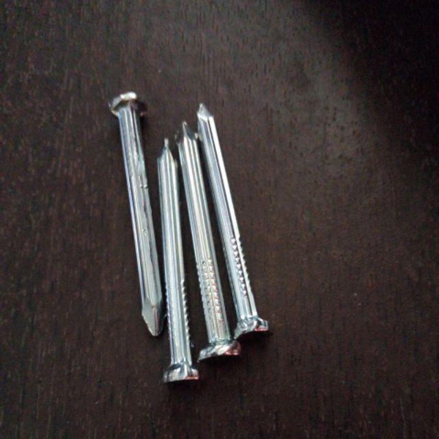 Paku Beton Putih Pung Guan 1 1/2” (4cm) Per Buah