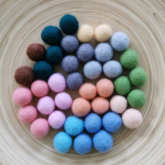 

Wool felt ball - loose parts