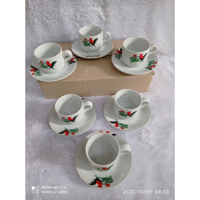 Set Cangkir Keramik Ayam Jago Desain Menarik