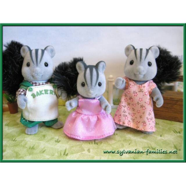 SYLVANIAN FAMILIES ORIGINAL - APPLEBLOSSOM GREY SQUIRREL FAMILY (RARE)