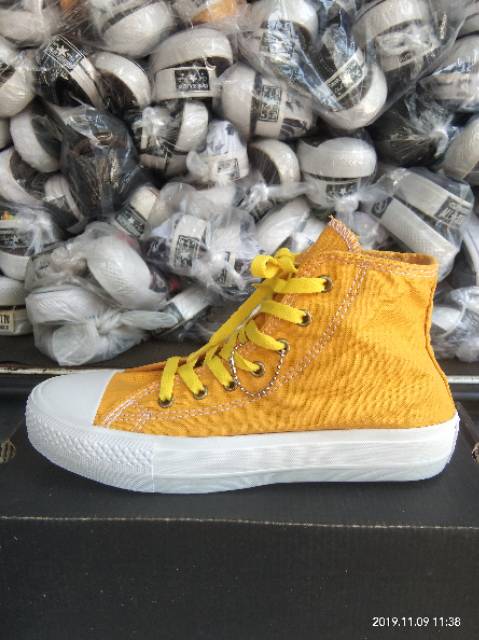 converse kuning mustard