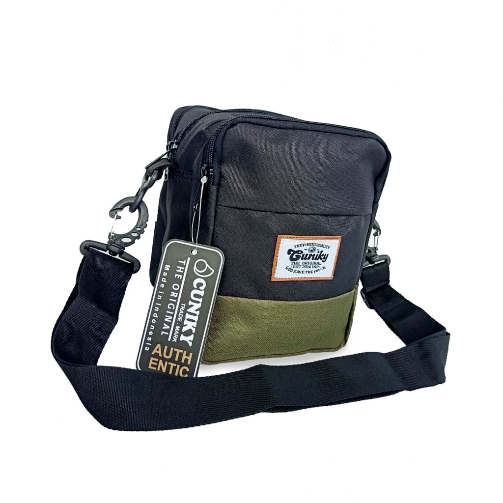 Tas pria selempang / tas bahu ada 3 sleting