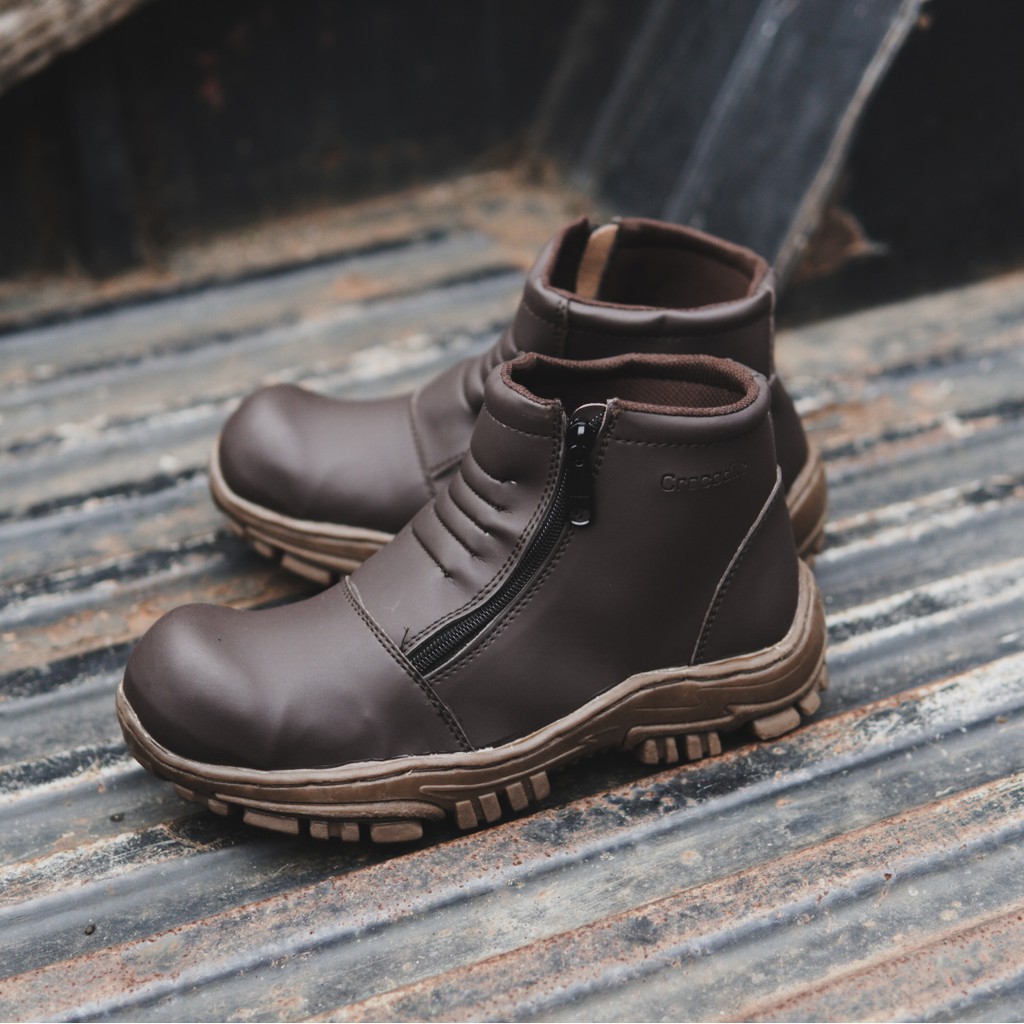 sepatu pria boots crocodile struts coklat sol karet mentah murah