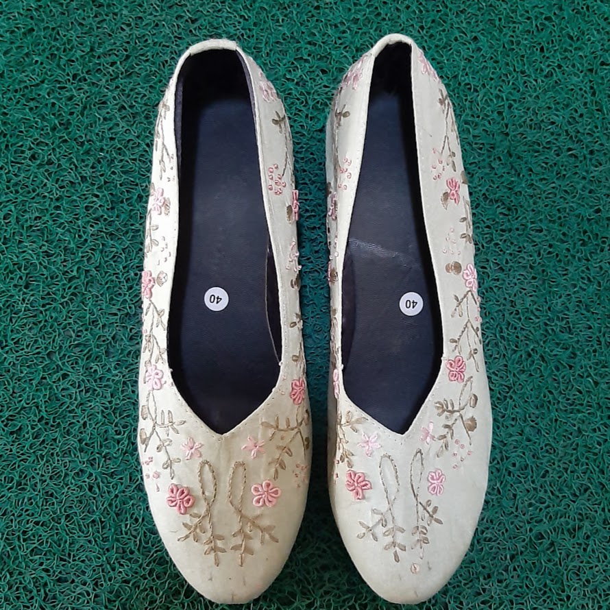 etnik fashion sepatu hak tinggi wanita pesta wedges slip on terbaru murah sulam hijau pupus