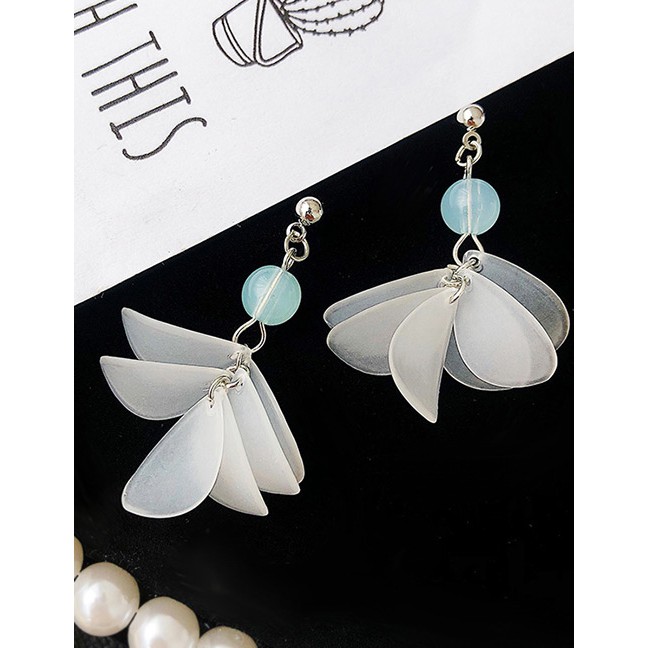 LRC Anting Tusuk Elegant White Petal&amp;pearls Decorated Long E64341