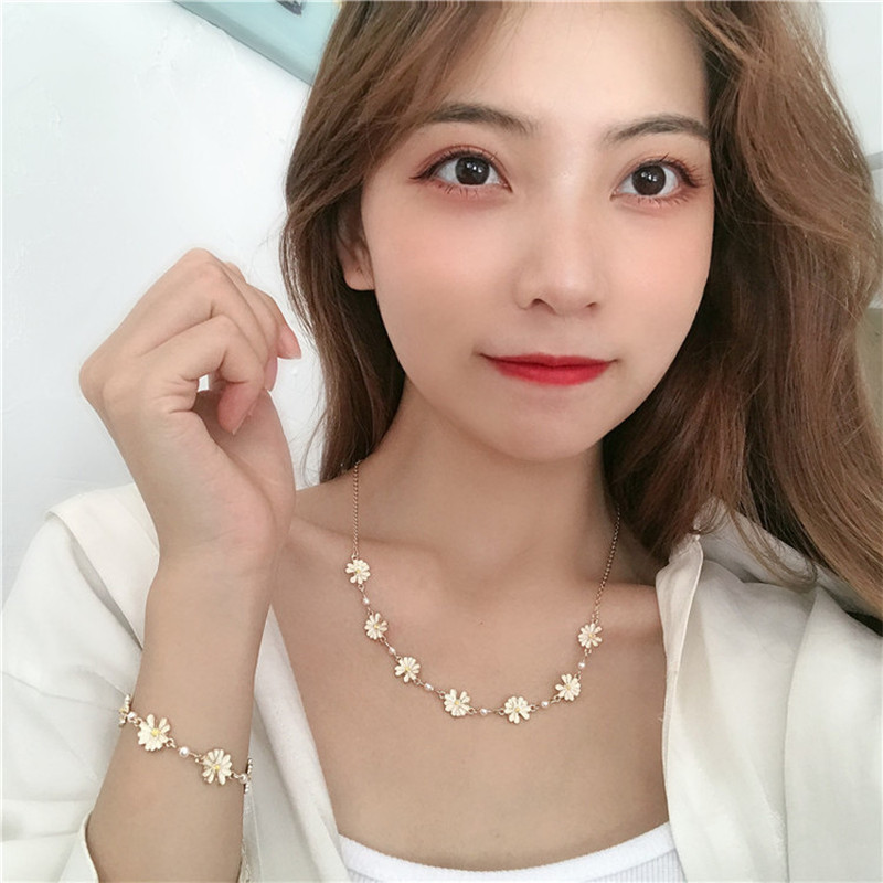 Daisy Necklace Bracelets For Women Girls Ins Fashion Flower Clavicle Chain Choker Necklace Pendant Bracelets Jewelry Gifts