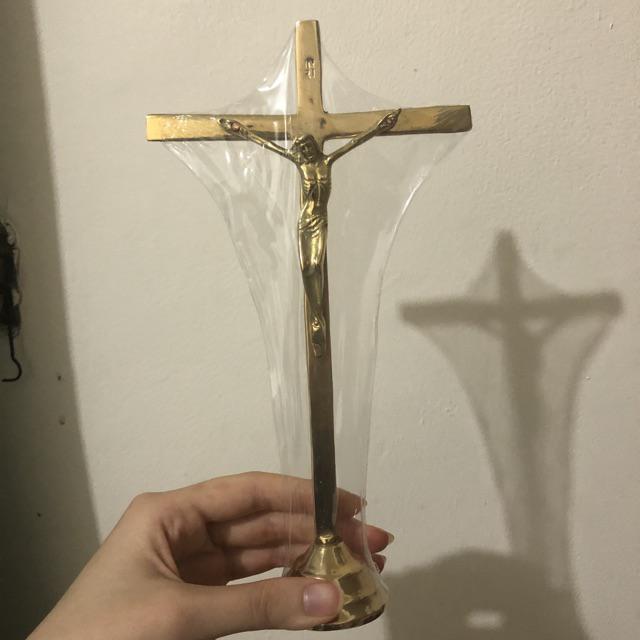 Hiasan Salib Duduk / Meja Courpus Yesus Inri Logam Kuningan 19 Cm