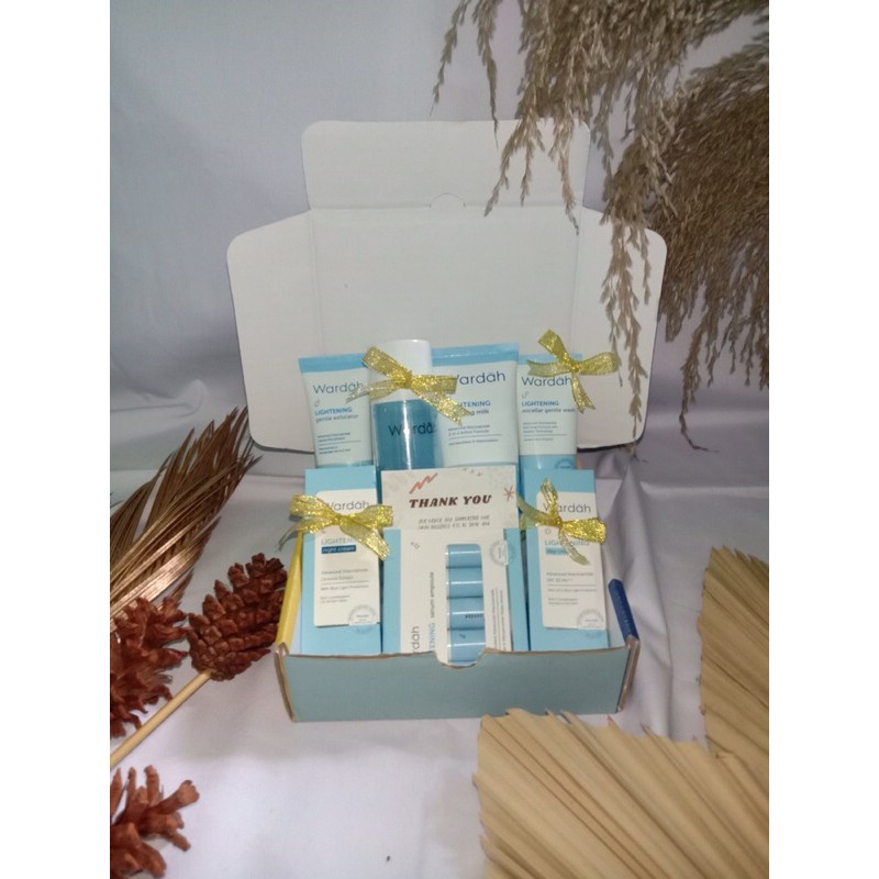 

Hampers / Parsel / Hantaran / Seserahan Skincare