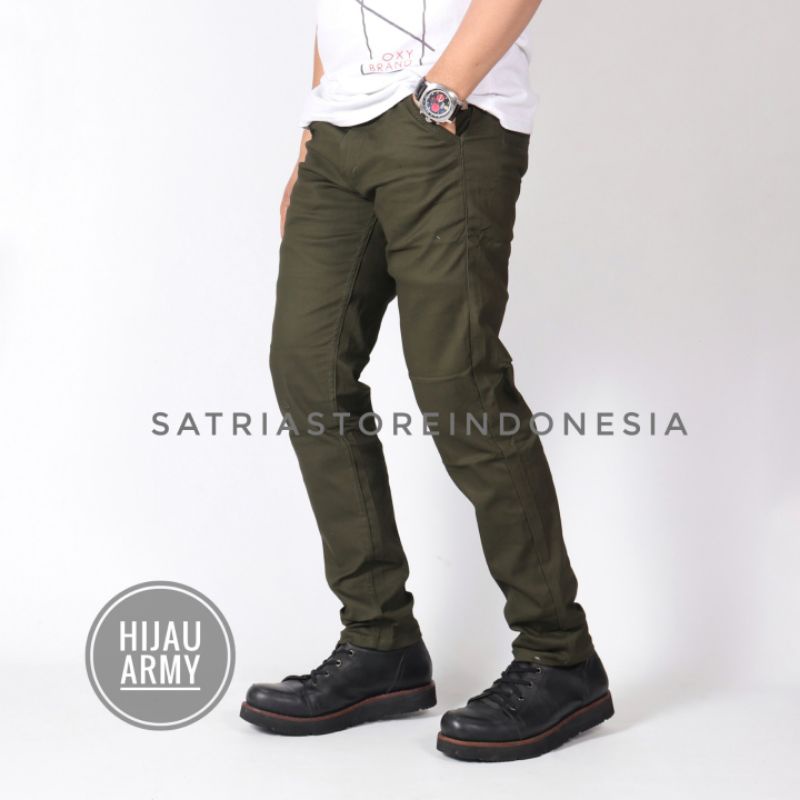 Celana chinos pria