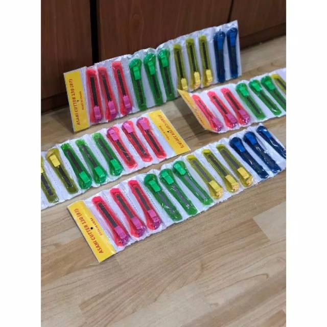 

PISAU CUTTER BESAR - CUTTER SERBAGUNA