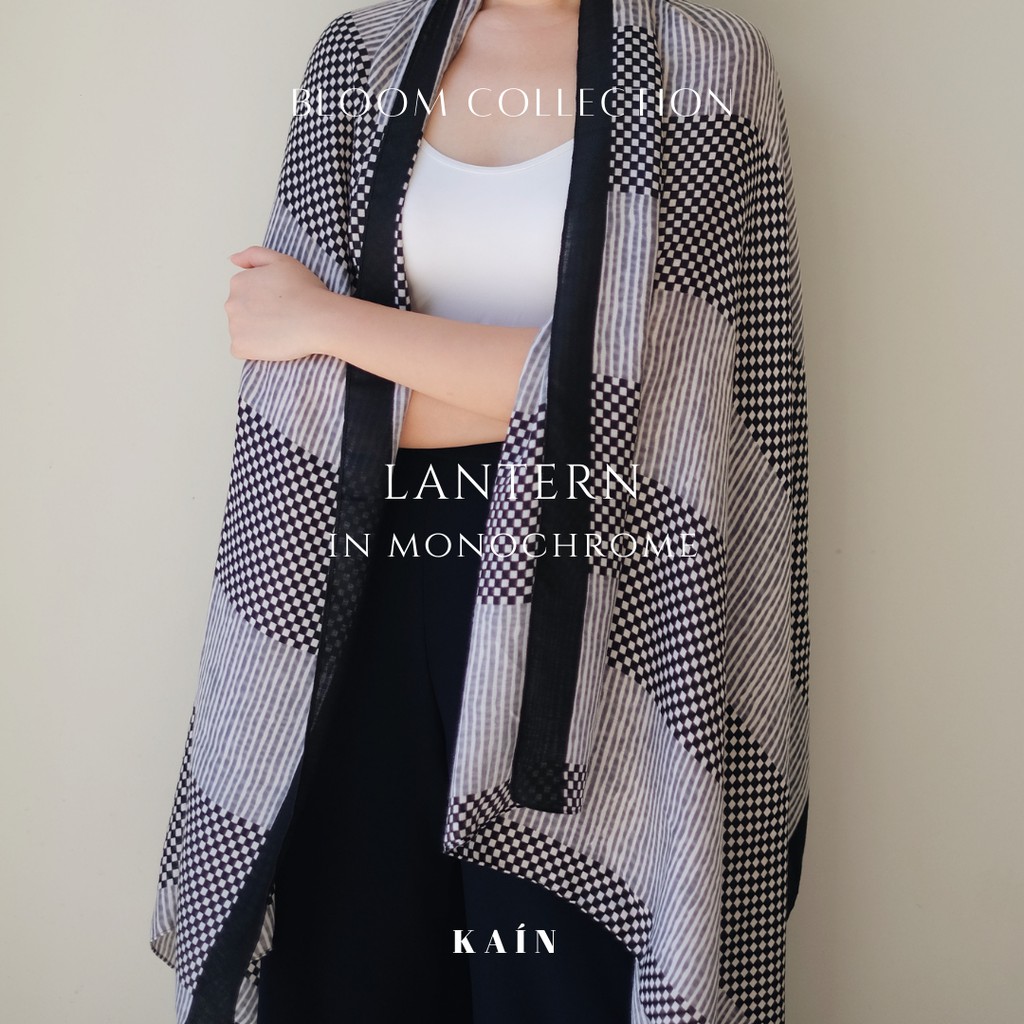 Lantern Shawl in Monochrome– Bloom Collection