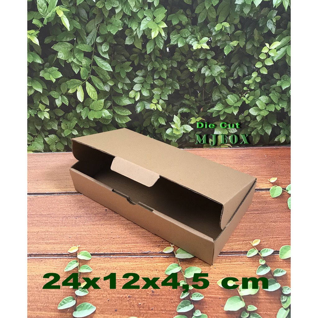 

Kardus Uk. 24x12x4,5 cm.........Die Cut