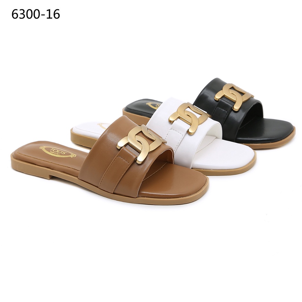 T Flat Sandals in Leather With Chain #6300-16