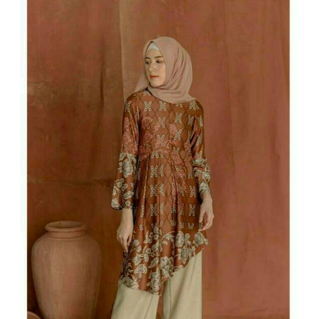 Flores Tunic Wearing Klamby