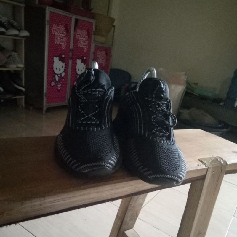 SEPATU DESCENTE ORIGINAL BERKUALITAS