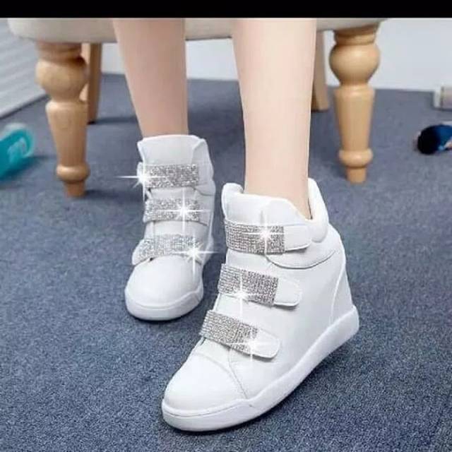 SEPATU  WANITA BOOTS/ SEPATU MURAH/ SEPATU MEWAH ORIGINAL