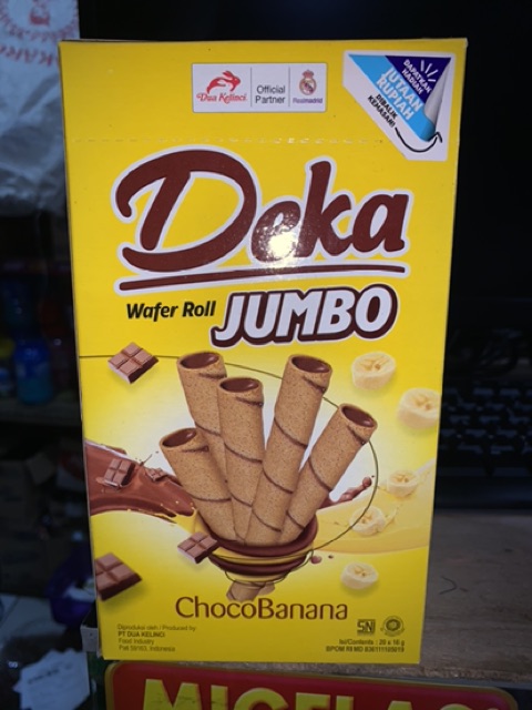 Deka Wafer Roll Jumbo choco banana 1box isi 20