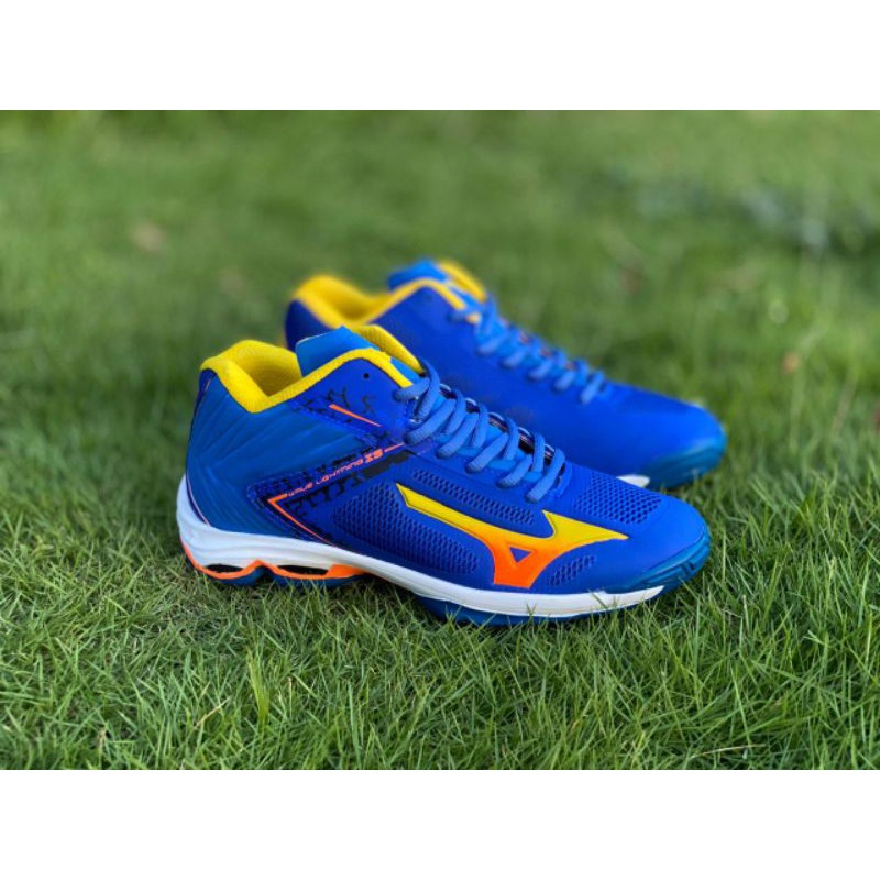 SEPATU MIZUNO WAVE LIGHTNING Z5